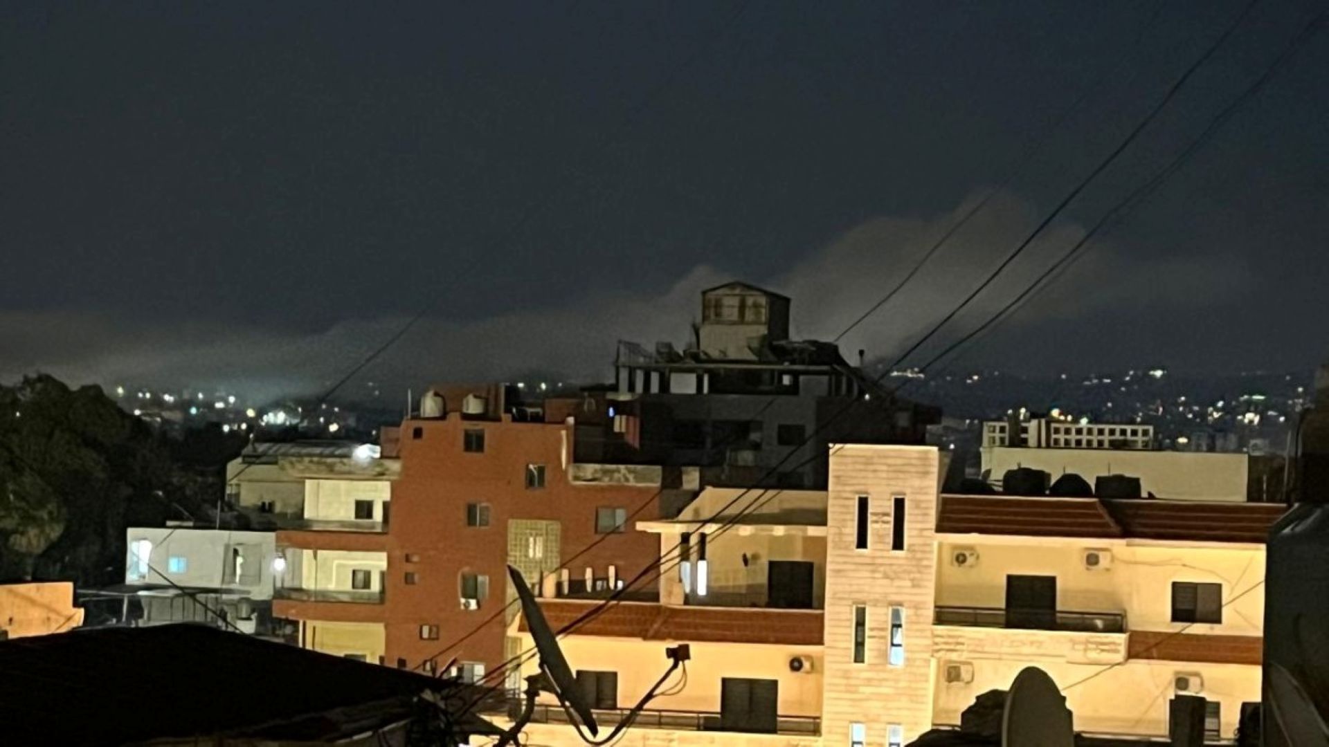 بالفيديو ـ مركز الجماعة الإسلامية في مرمى الاستهدافات... وغارات عنيفة على مناطق في صيدا وصور